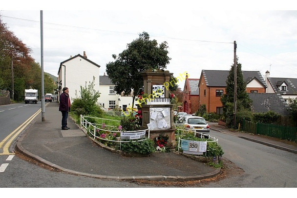 Photo 6"x4" The Jubilee Fountain - Well Dressing 2010 - Celebration Malvern Wells c2010