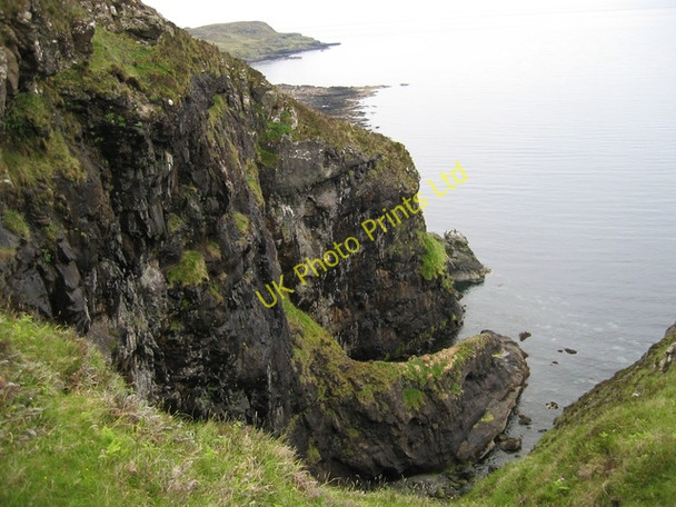 Photo 6"x4" Cliffs above Loch Brittle Bualintur c2006