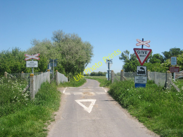 Photo 6"x4" Give Way Railway Crossing Old Romney c2010