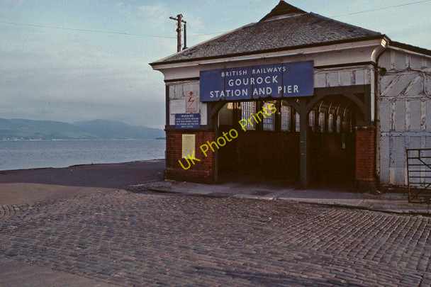 Photo 6"x4" Gourock Station and Pier Gourock c1982