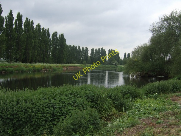 Photo 6"x4" River Trent upstream at Barrow-on-Trent Barrow upon Trent c2010