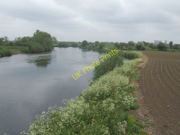 Photo 6"x4" River Trent downstream of Newton Solney Cokhay Green c2010