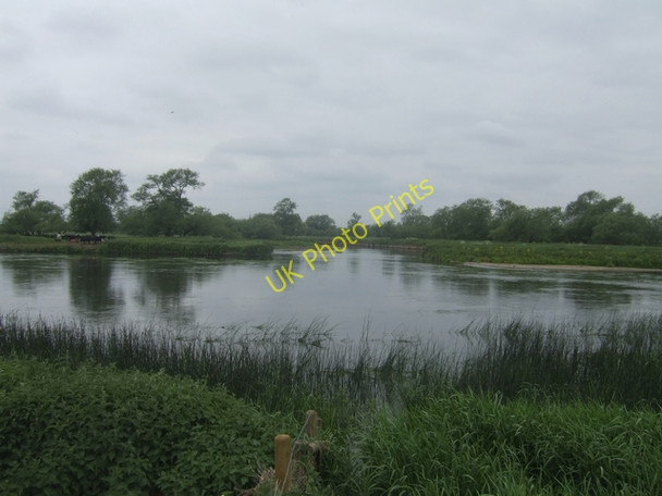 Photo 6"x4" River Trent at the mouth of the River Dove Cokhay Green c2010