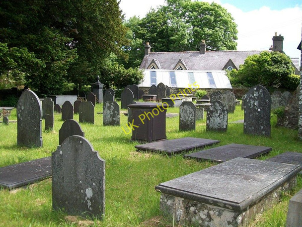 Photo 6"x4" The Churchyard of Eglwys St. Ioan Fedyddiwr, Llanystumdwy Llanystumdwy c2010