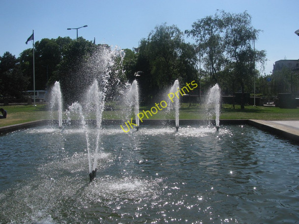 Photo 6"x4" Civic Centre Fountains Cardiff\/Caerdydd c2010
