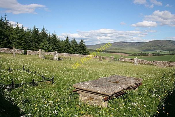 Photo 6"x4" Buiternach Cemetery Clashnoir c2010