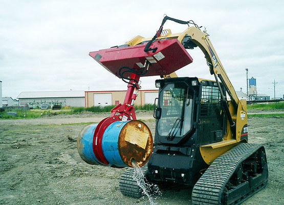 55 Gallon Skid Steer Barrel Grabber Attachment with 93° Dual Cylinder Rotating Base and 30 Gallon Insert 55 Gallon Skid Steer Barrel Grabber Attachment with 93° Dual Cylinder Rotating Base and 30 Gallon Insert