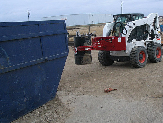 55 Gallon Skid Steer Barrel Grabber Attachment with 93° Dual Cylinder Rotating Base and 30 Gallon Insert 55 Gallon Skid Steer Barrel Grabber Attachment with 93° Dual Cylinder Rotating Base and 30 Gallon Insert