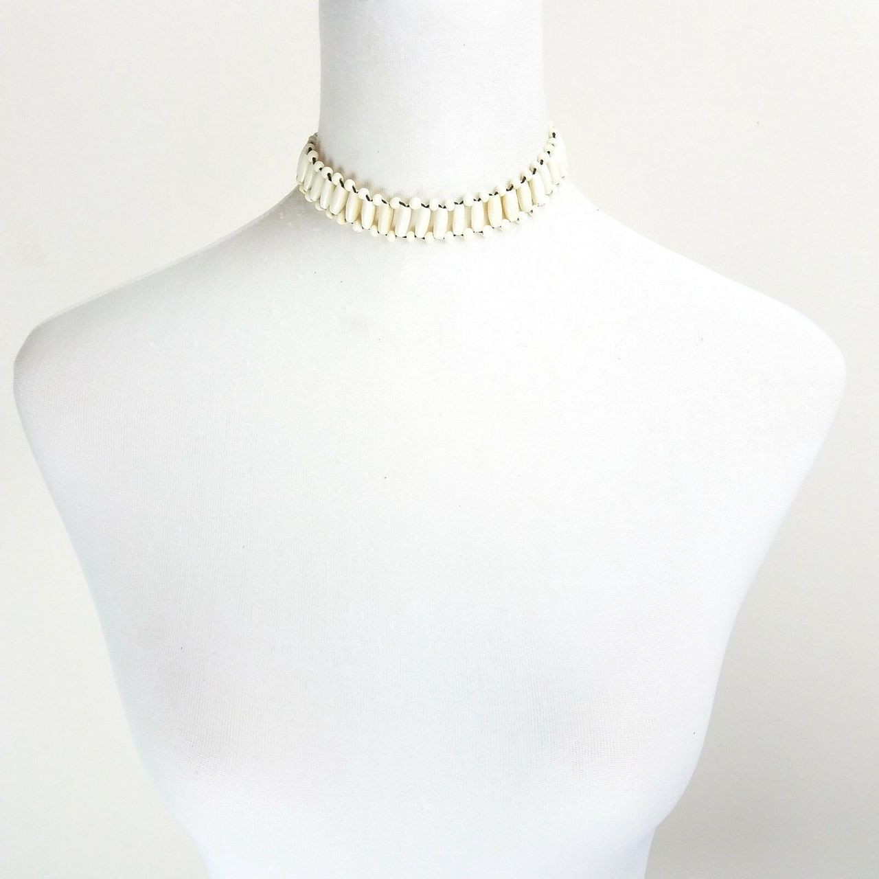 Calypso Native American Style Buffalo Bone Choker Necklace | White