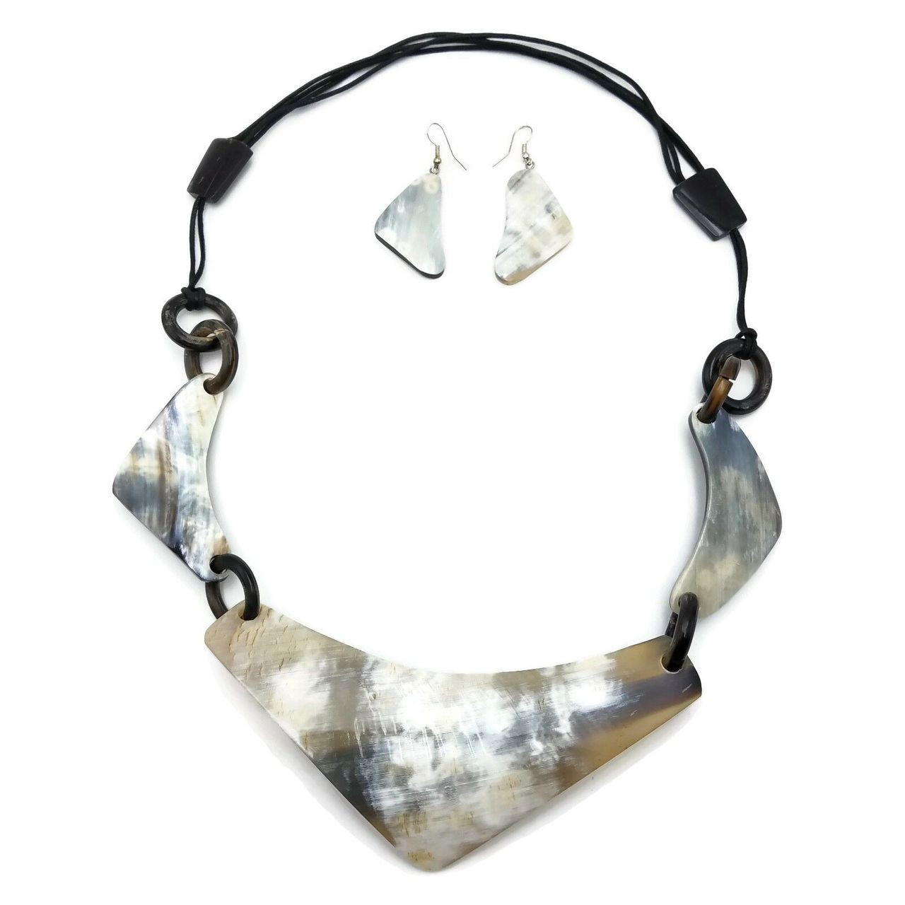 Soleil Handmade Buffalo Horn Neck Plate with Earrings Set