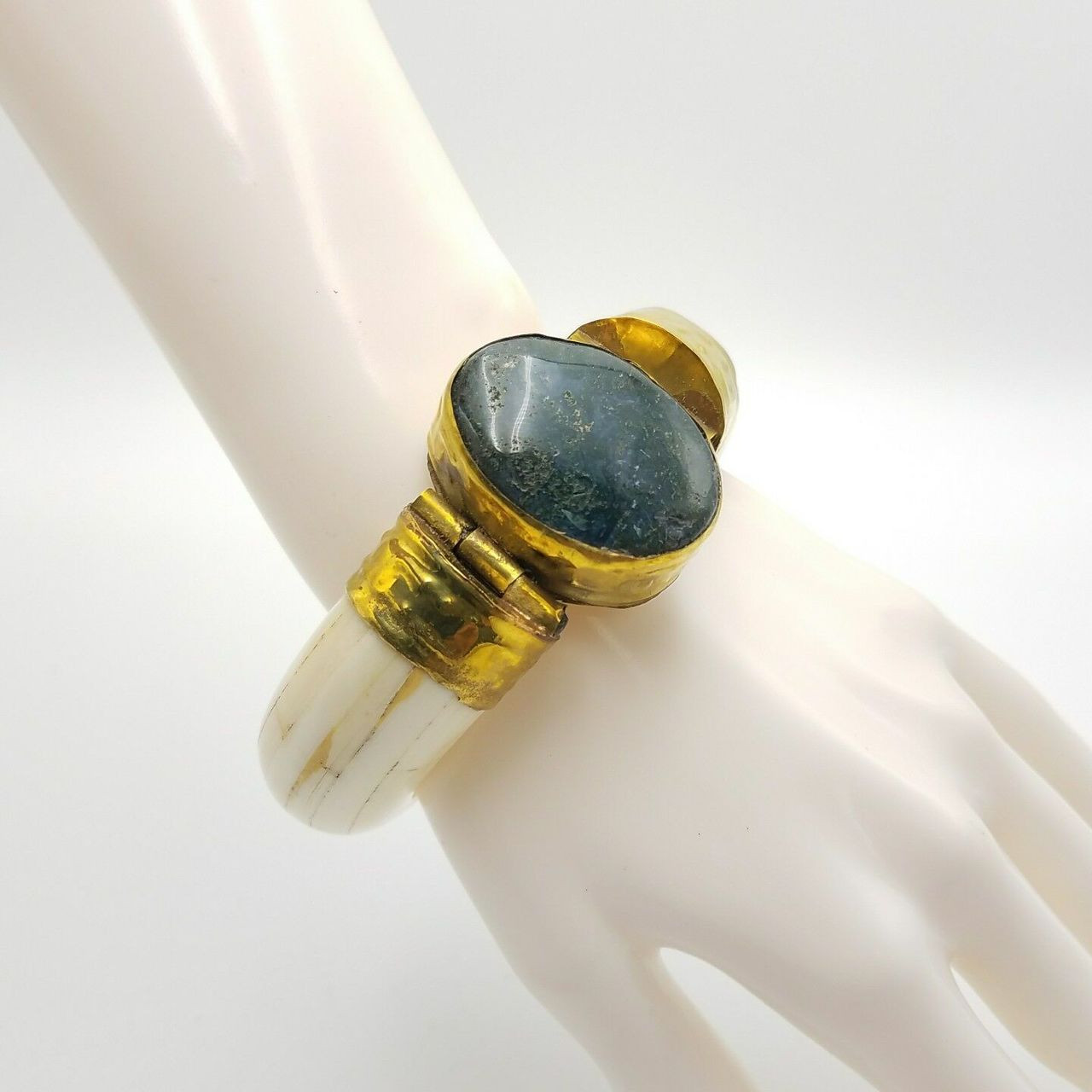 Chiara Hinged Bone Bracelet with Agate Cabochon