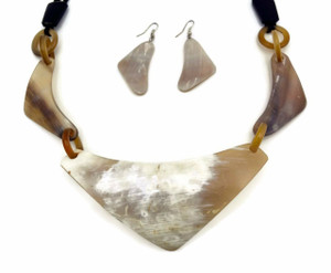 Soleil Handmade Buffalo Horn Neck Plate with Earrings Set
