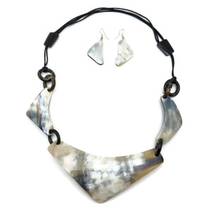 Soleil Handmade Buffalo Horn Neck Plate with Earrings Set