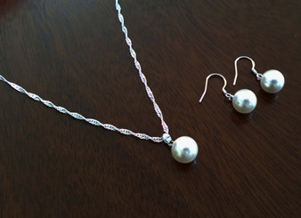 Pearl necklace and Earrings set - Bridal Party gift