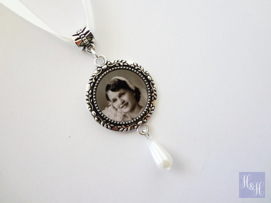 Bouquet Charm (Round) - Alisona Design