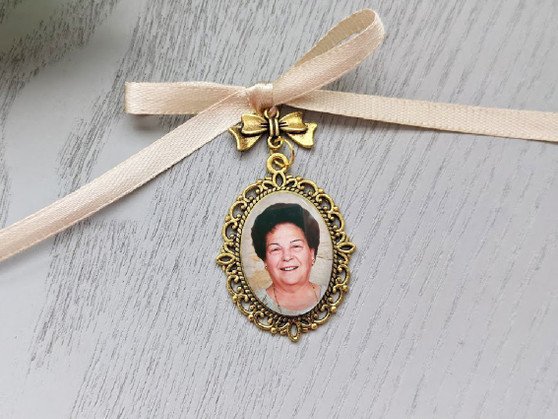 Bouquet Charm (Small Oval) in Antique Gold w/bow