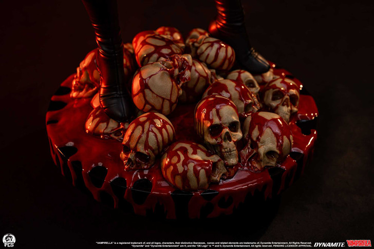 Vampirella - 1:2 Scale Statue Premium Collectibles Studio (PCS) Dynamite Collectible Figure