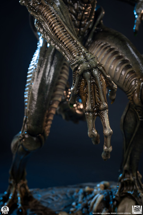 Grid Alien - 1:2 Scale Statue