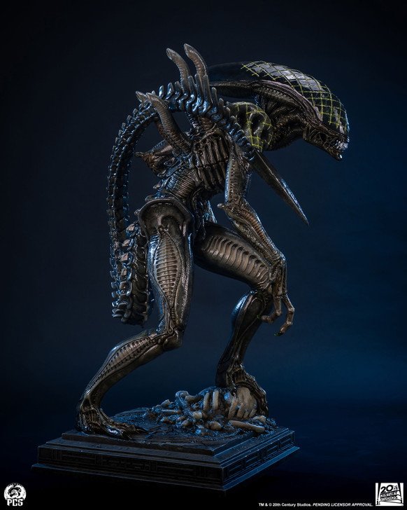 Grid Alien - 1:2 Scale Statue