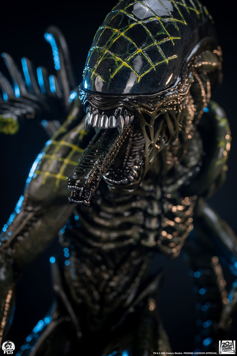 Grid Alien - 1:2 Scale Statue