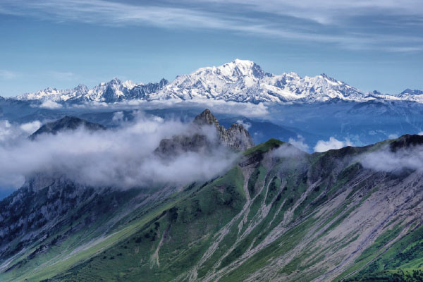 The Differences Between Skiing in France and the USA (and Why France Might Be a Better Choice)