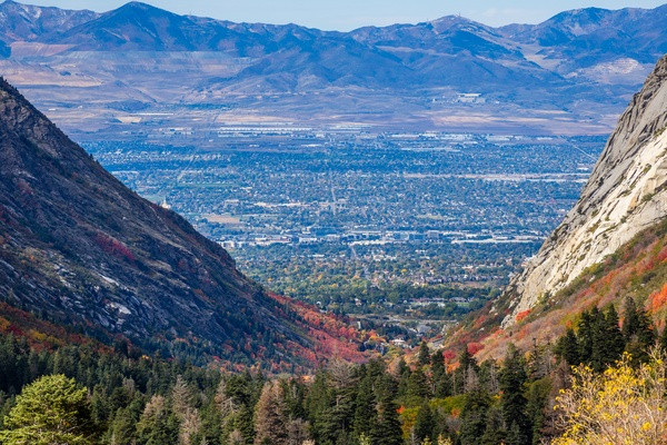 Fall Trad Climbing: 6 Beginner-Friendly Routes Around Salt Lake City