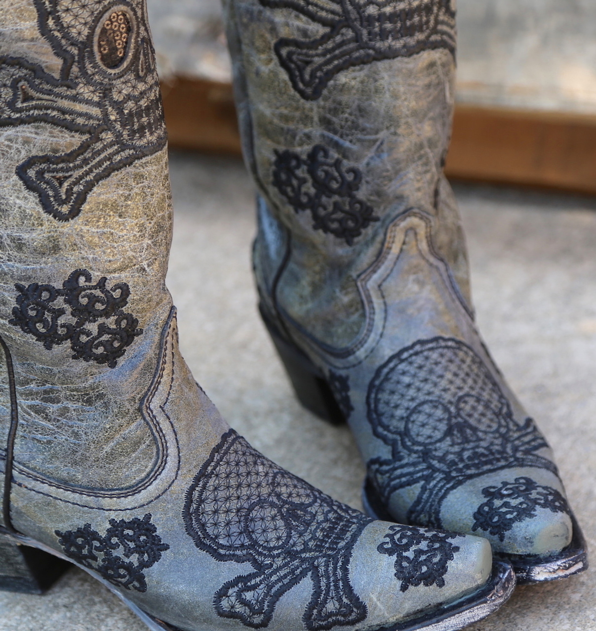 skull cowboy boots