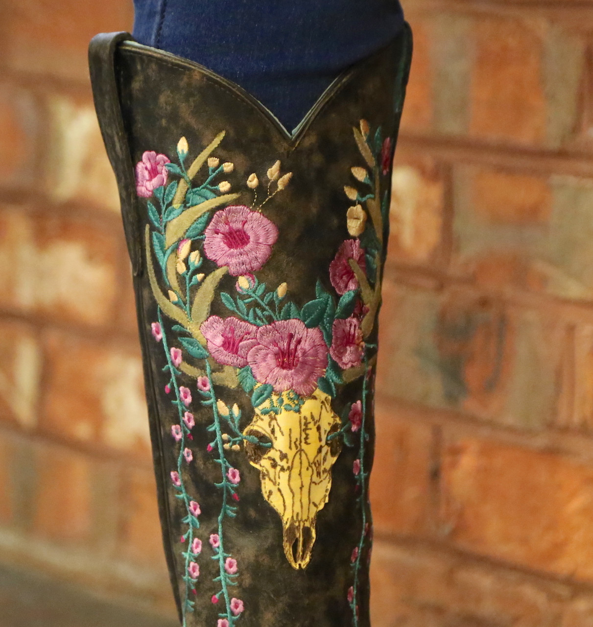 corral tan deer skull and floral embroidery a3620