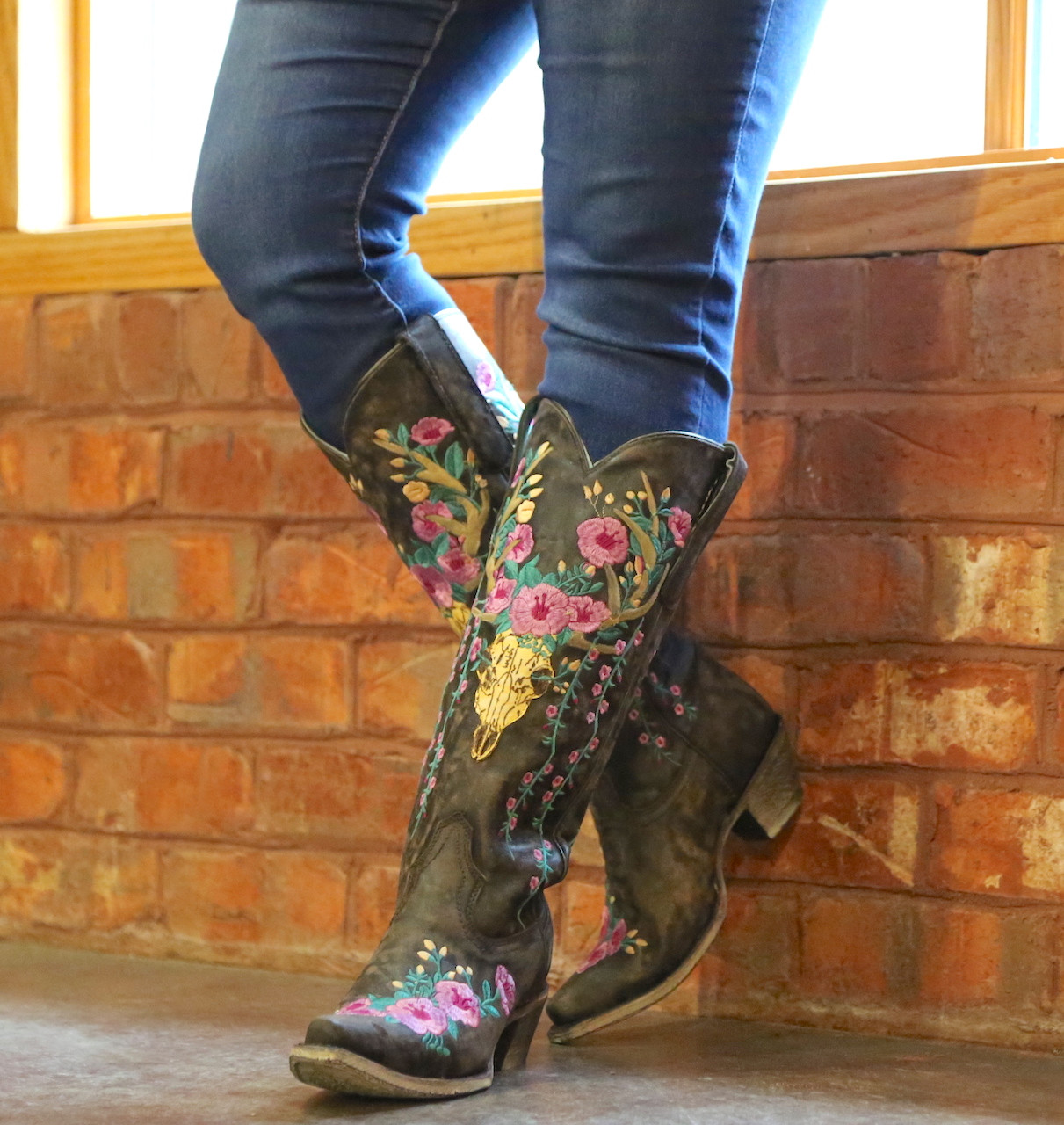 corral tan deer skull and floral embroidery a3620