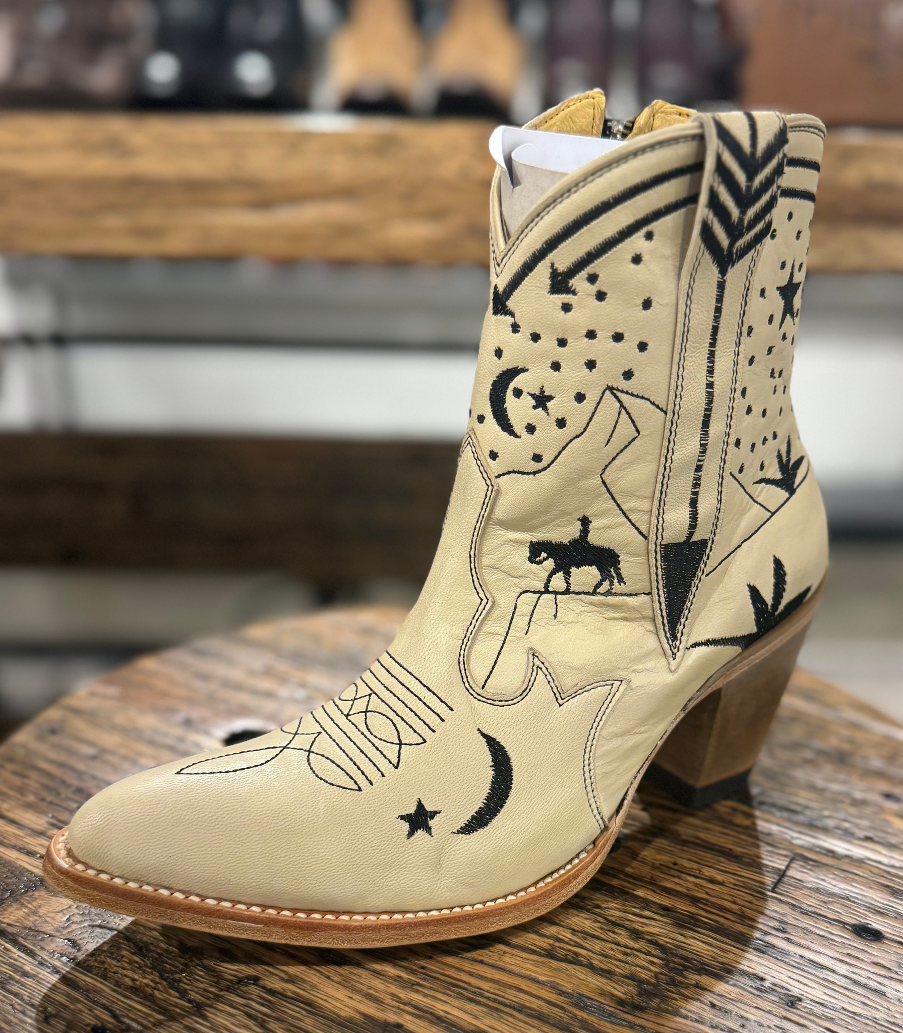 Yippee by Old Gringo Once In A Blue Moon Bone YBL676-1