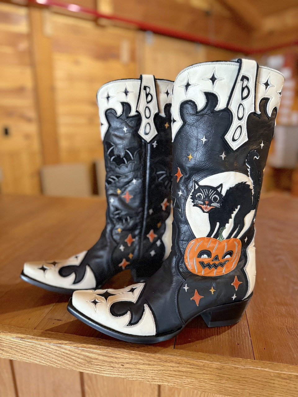 Old Gringo Scaredy Cat Black Bone L4197-1