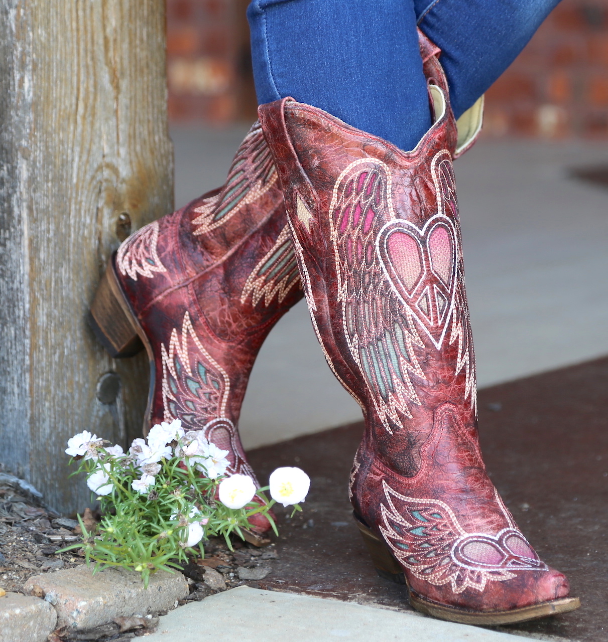 Corral boots with hearts and wings discount