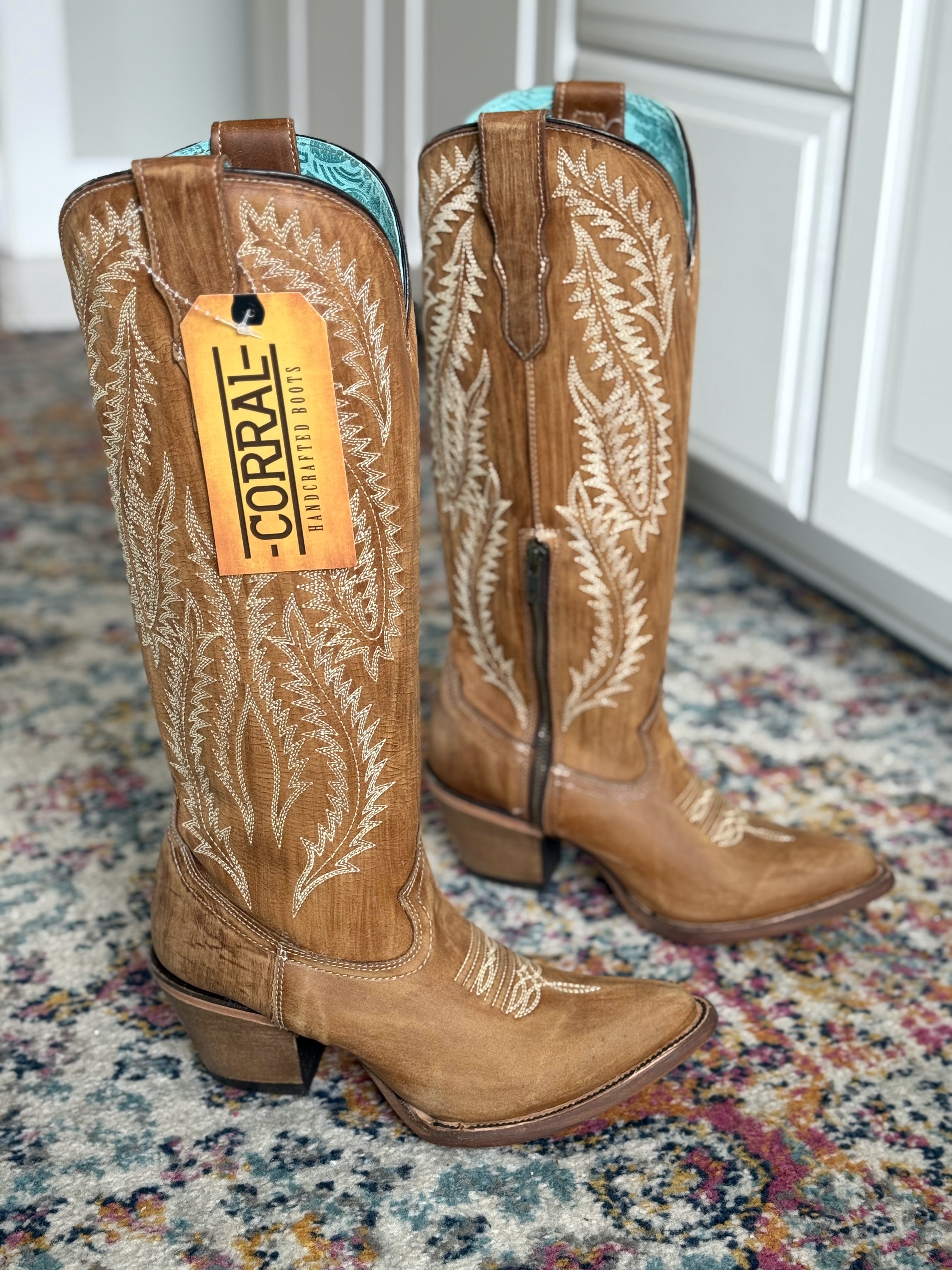 Corral Golden Embroidery A4216