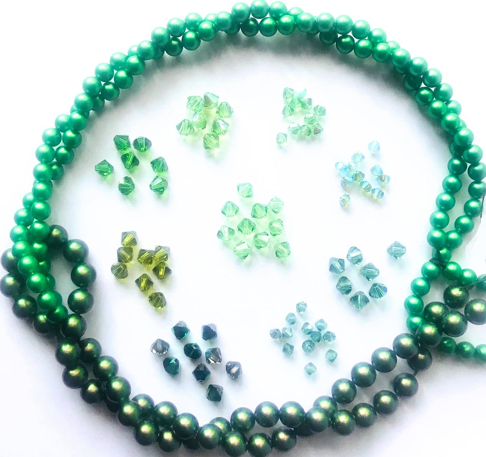 august-birthstone-colors-and-pearls.jpg