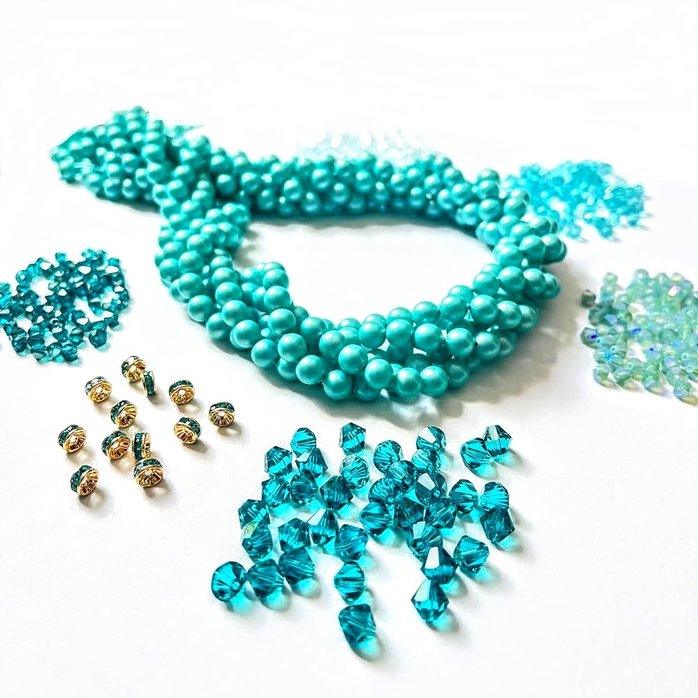 swarovski-pearls-iridescent-light-turquoise-1.jpg