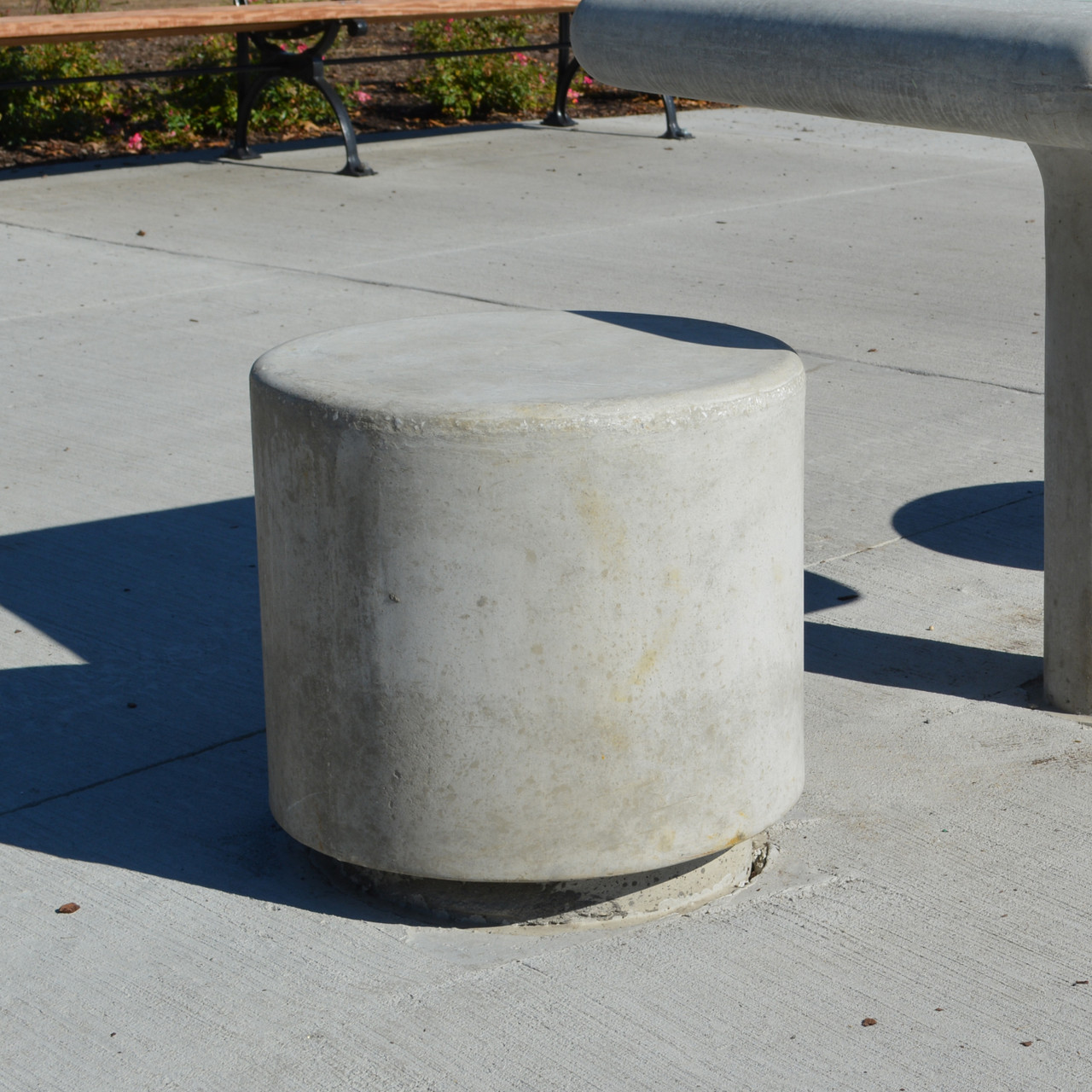 Fixed Concrete Stool - Kenneth Lynch and Sons