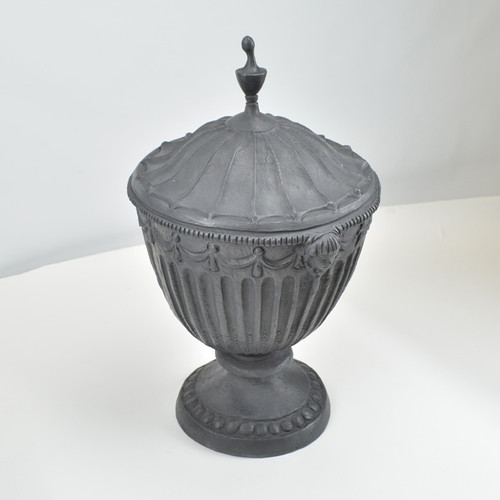 Adams style urn