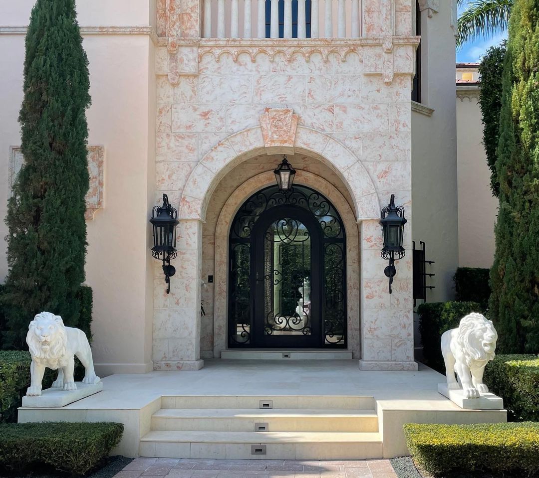 lion-statues-at-a-palm-beach-estate.jpg