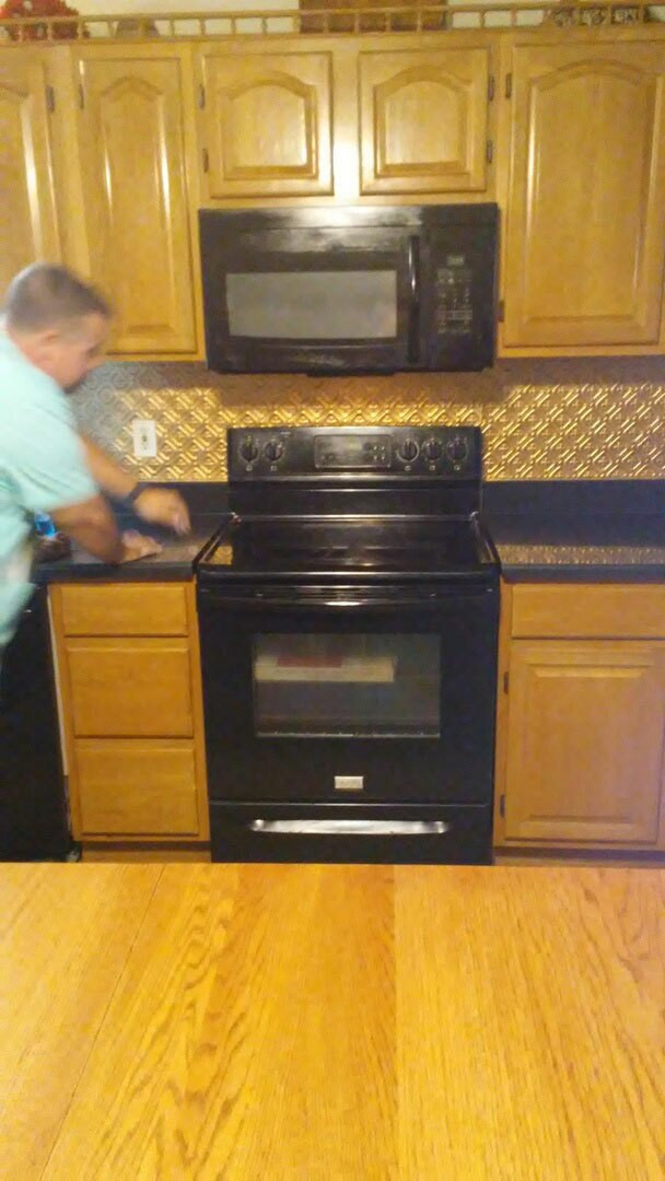 CrossNDiamond 3 in Pattern Faux Tin Backsplash Roll WC 70