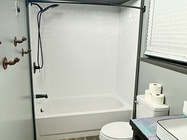 Choosing the right Waterproof Wall Panels for Bathtubs & Showers
