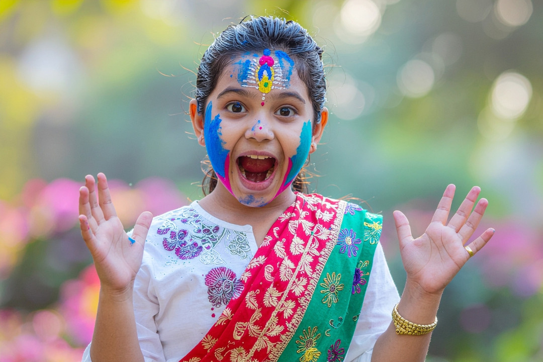 Top 10 Holi Gifts to India with Flowers, Cakes, Chocolates, and More