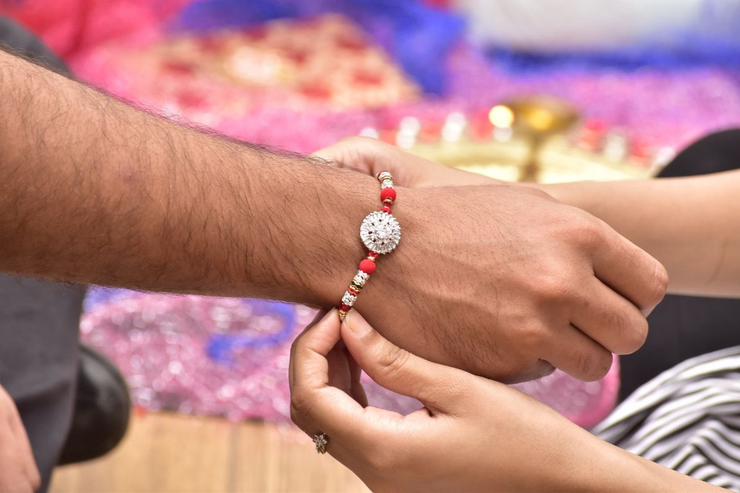 Traditions & Customs of Raksha Bandhan - A Complete Guide | Rakhi.com