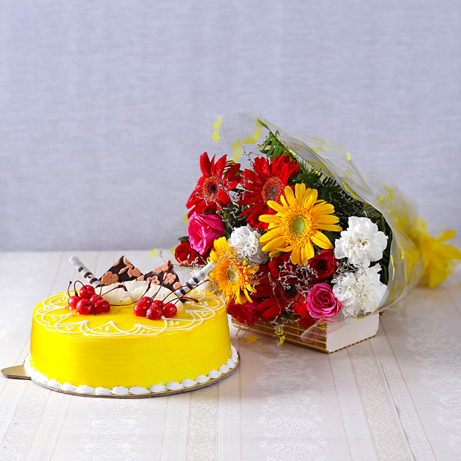 Midnight Delivery of Fresh Flowers and Cakes Online