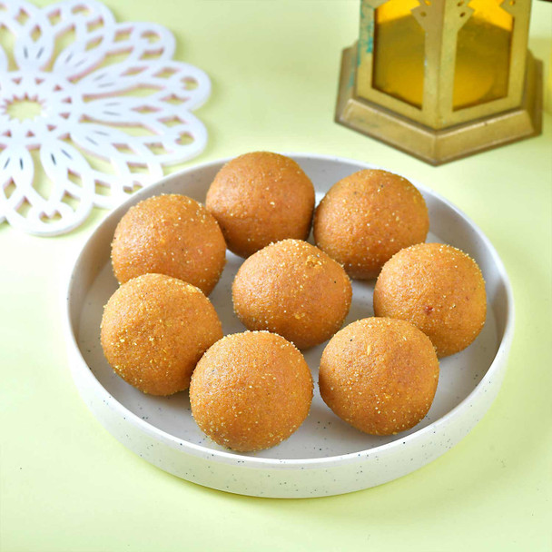 Bhaidooj Kalava With Besan Laddu And Snicker