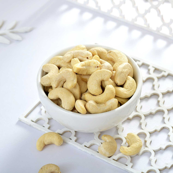 OM Rakhi And Cashew Hamper