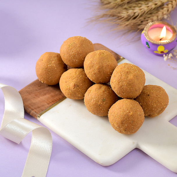 Hand Crafted Moli-Kalava Rakhi With Besan Laddu & Cashew