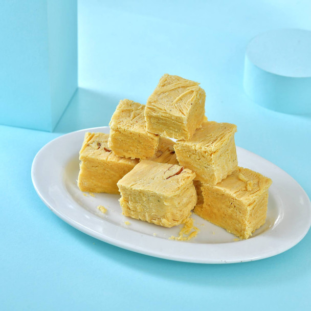 Elegant Personalized "Eid Mubarak" Hamper With Sweets & Nuts