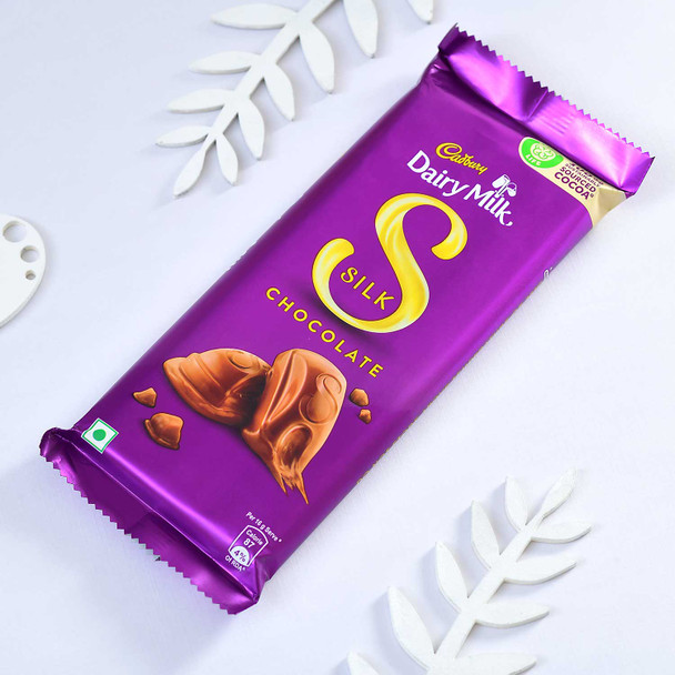 Raja Rani Rakhi With Chocolate & Cashew