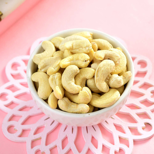 Bhaiya Bhabhi Rakhi Set With Lindt Chocolate & Cashew
