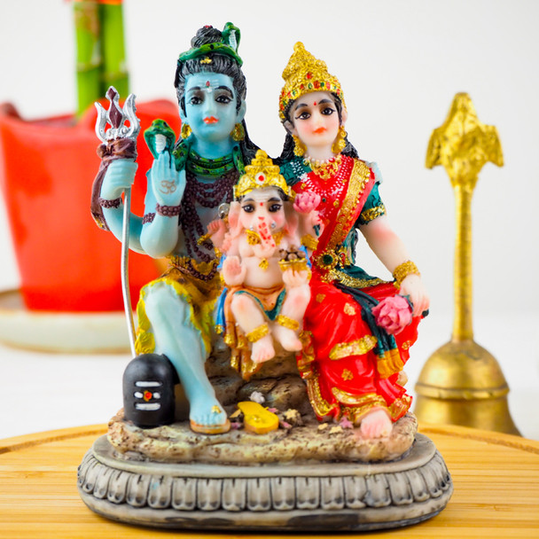 Shiv Parvati Statue with Soan Papdi